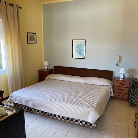 Hotel Nettuno Diano Marina Bagian luar foto