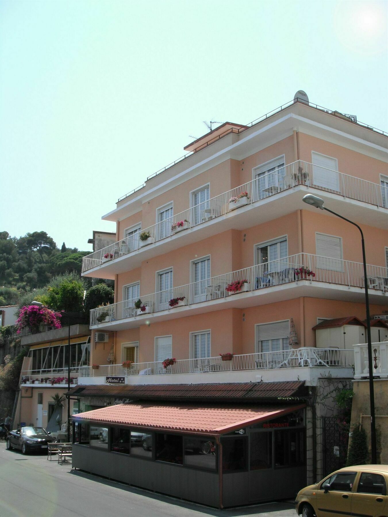 Hotel Nettuno Diano Marina Bagian luar foto