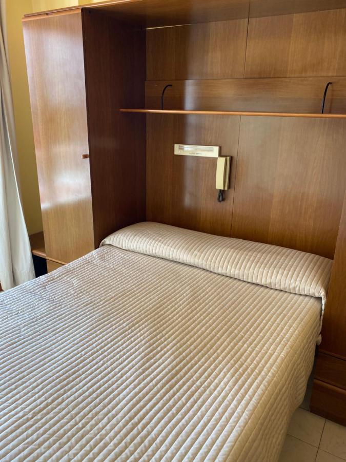 Hotel Nettuno Diano Marina Bagian luar foto