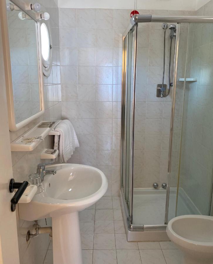Hotel Nettuno Diano Marina Bagian luar foto