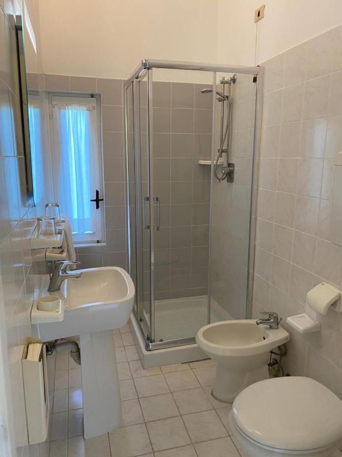 Hotel Nettuno Diano Marina Bagian luar foto