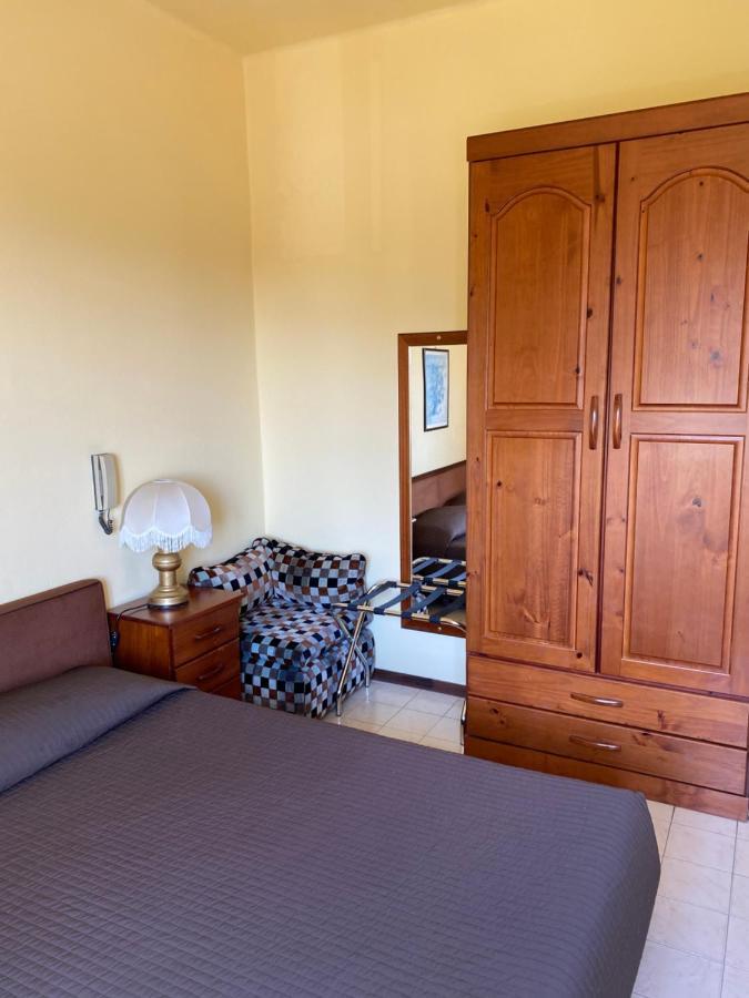 Hotel Nettuno Diano Marina Bagian luar foto